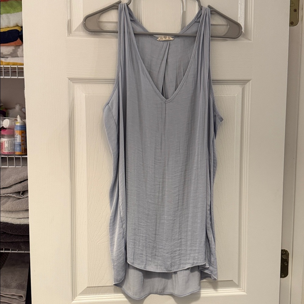 V-Neck Tank Top Hi/Low - Medium